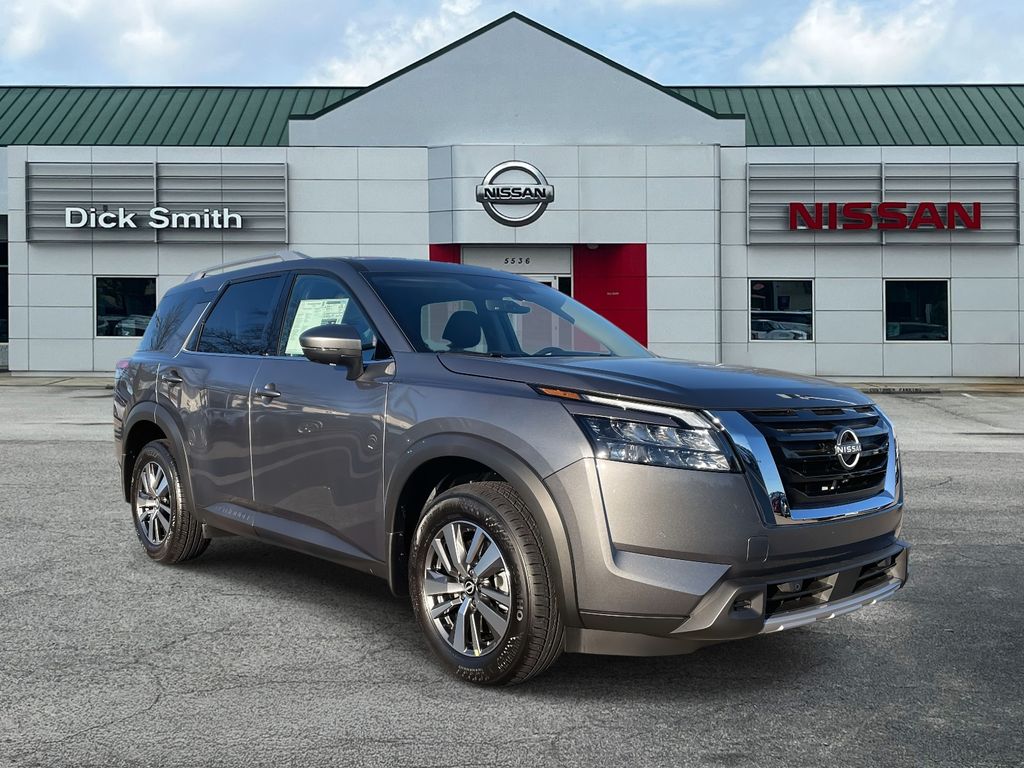 2025 Nissan Pathfinder SL's photo