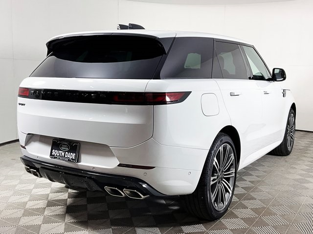 2025 Land Rover Range Rover Sport SE photo 5
