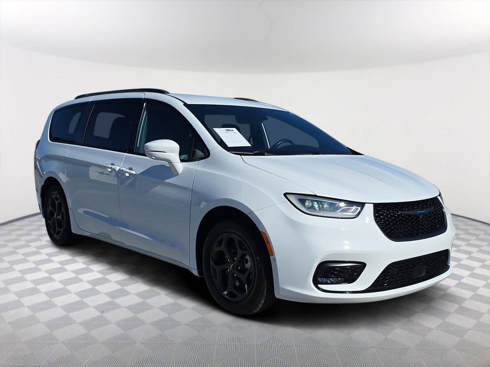 2021 Chrysler Pacifica Hybrid Limited's photo