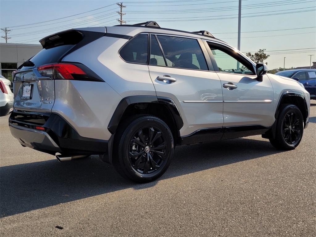 2024 Toyota RAV4 Hybrid SE photo 2