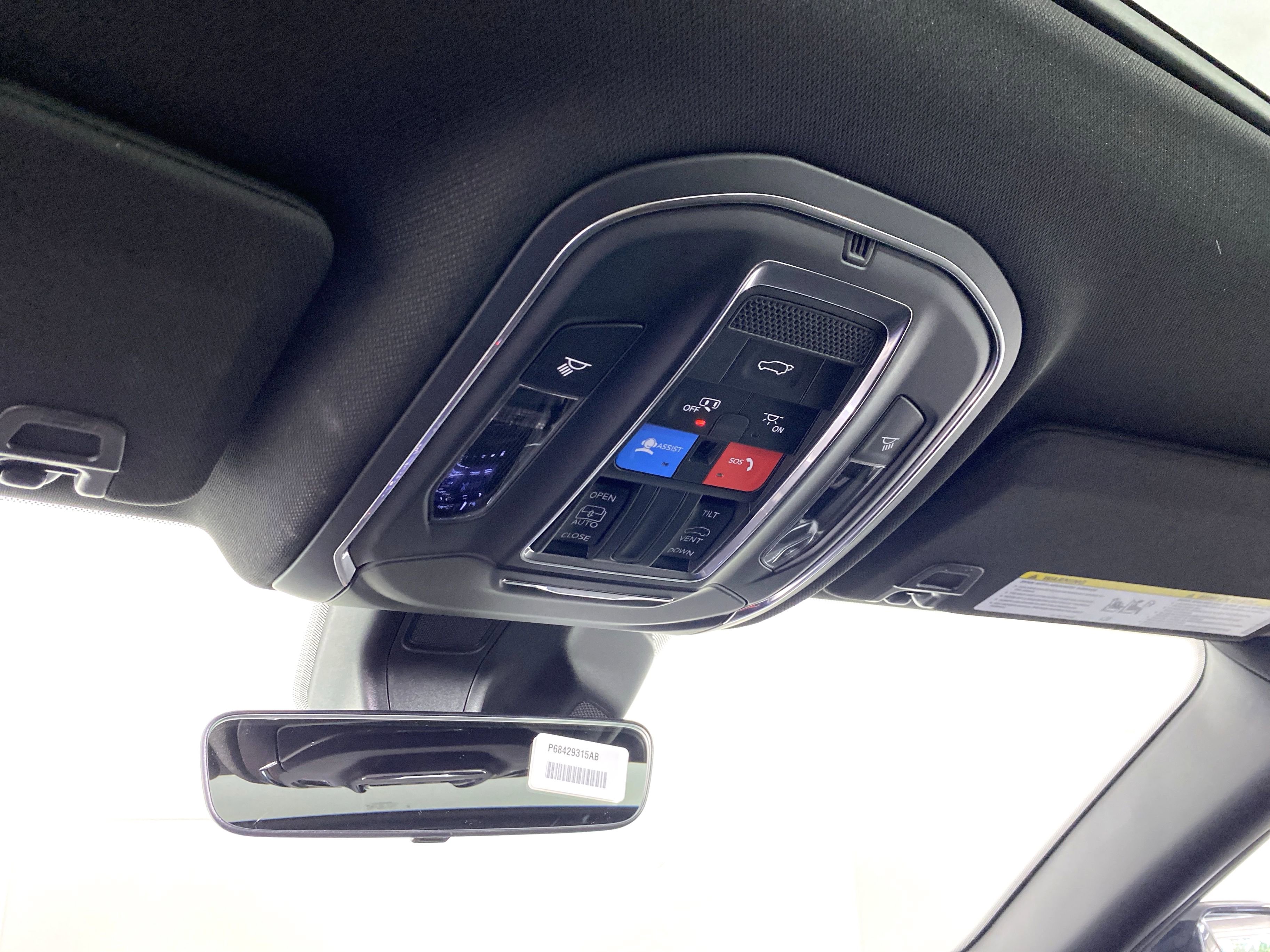 2025 Jeep Grand Cherokee Laredo Altitude photo 4