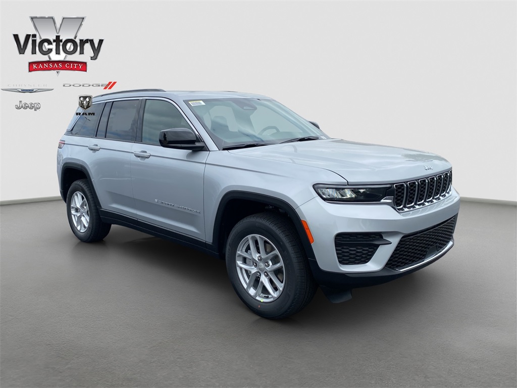 2025 Jeep Grand Cherokee Laredo's photo