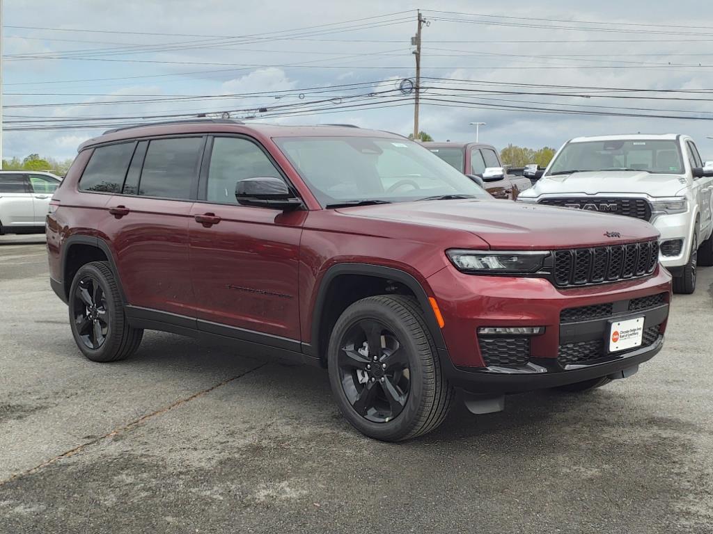 2025 Jeep Grand Cherokee Limited photo 2