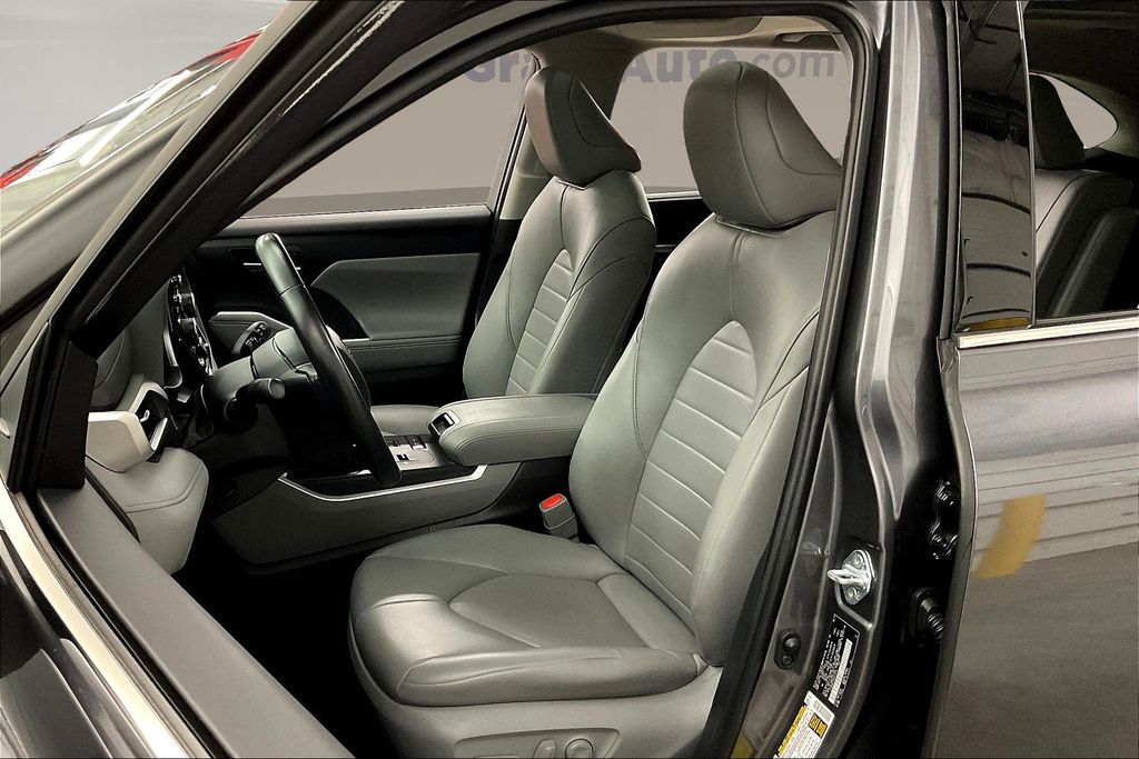 2022 Toyota Highlander Hybrid XLE photo 24