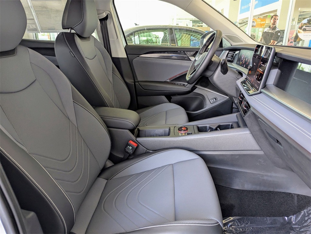 2025 Volkswagen Tiguan SE photo 18