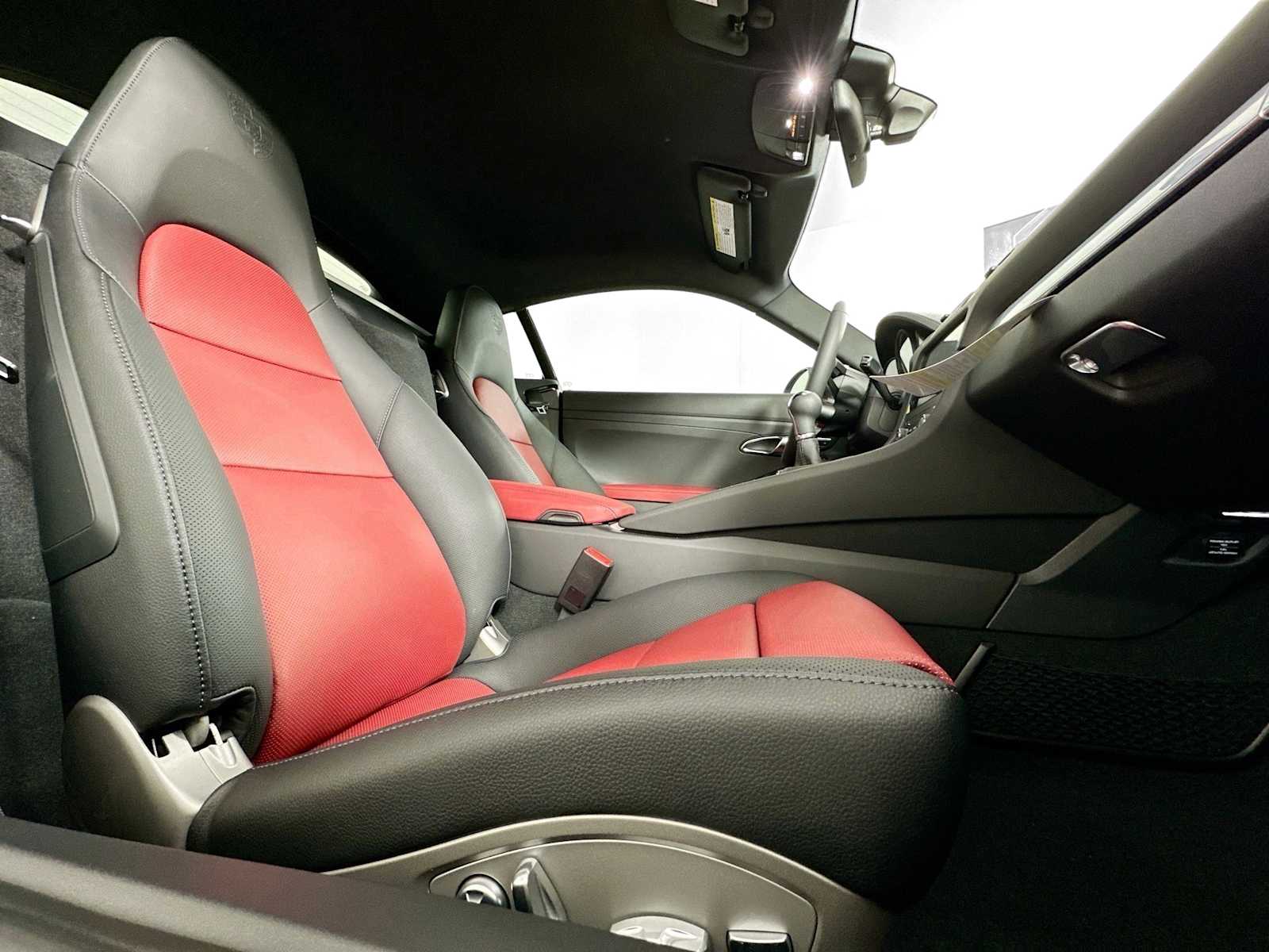 2025 Porsche Cayman photo 21