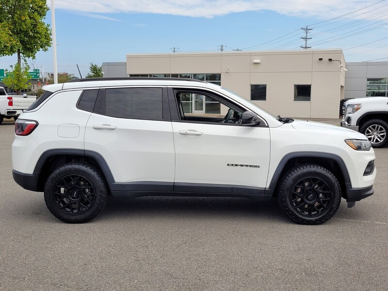 2022 Jeep Compass Latitude photo 2
