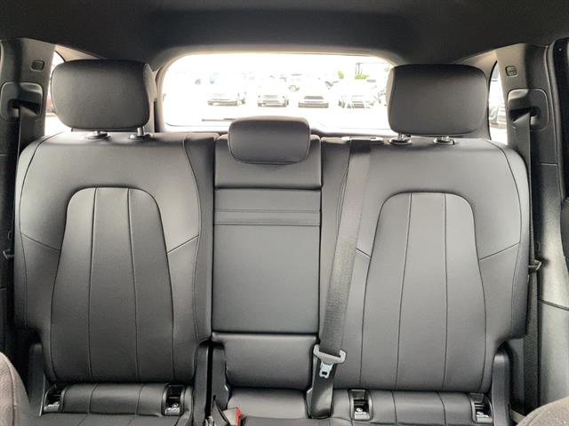 2025 Mercedes Benz GLB 250 4MATIC photo 11