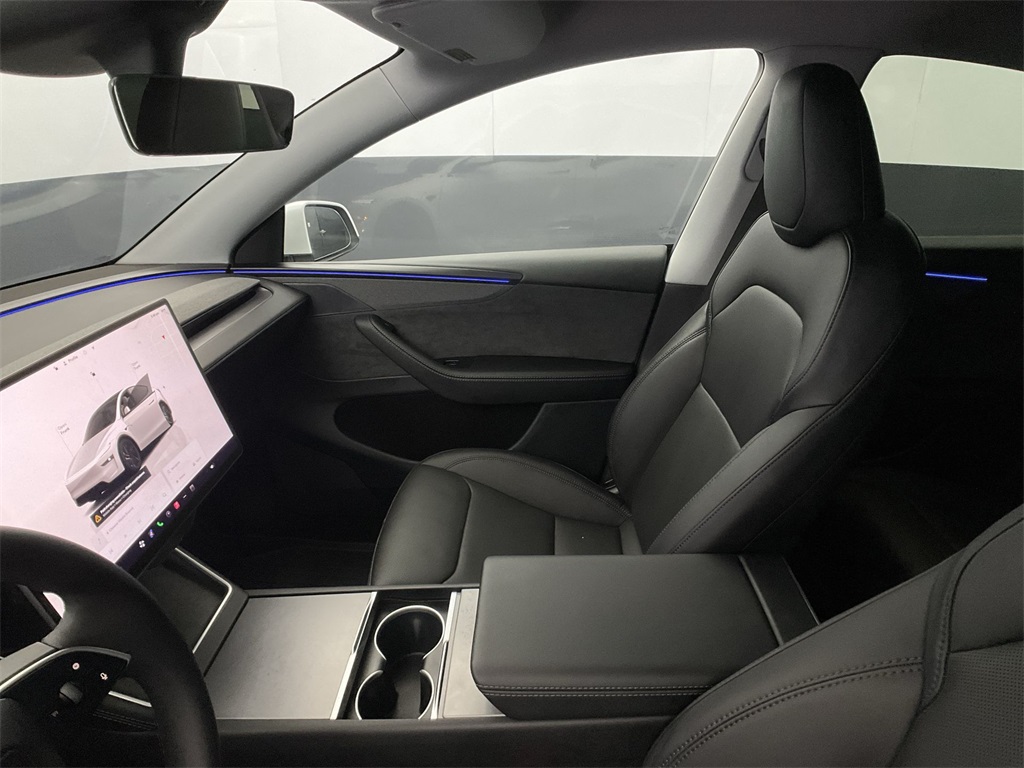 2026 Tesla Model Y Long Range photo 28