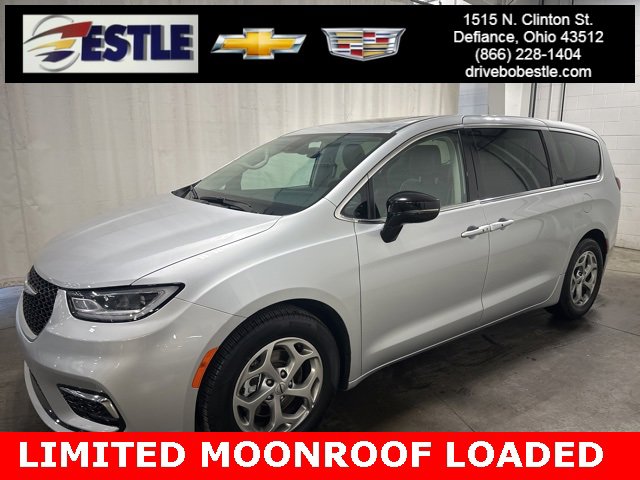 2024 Chrysler Pacifica Limited's photo