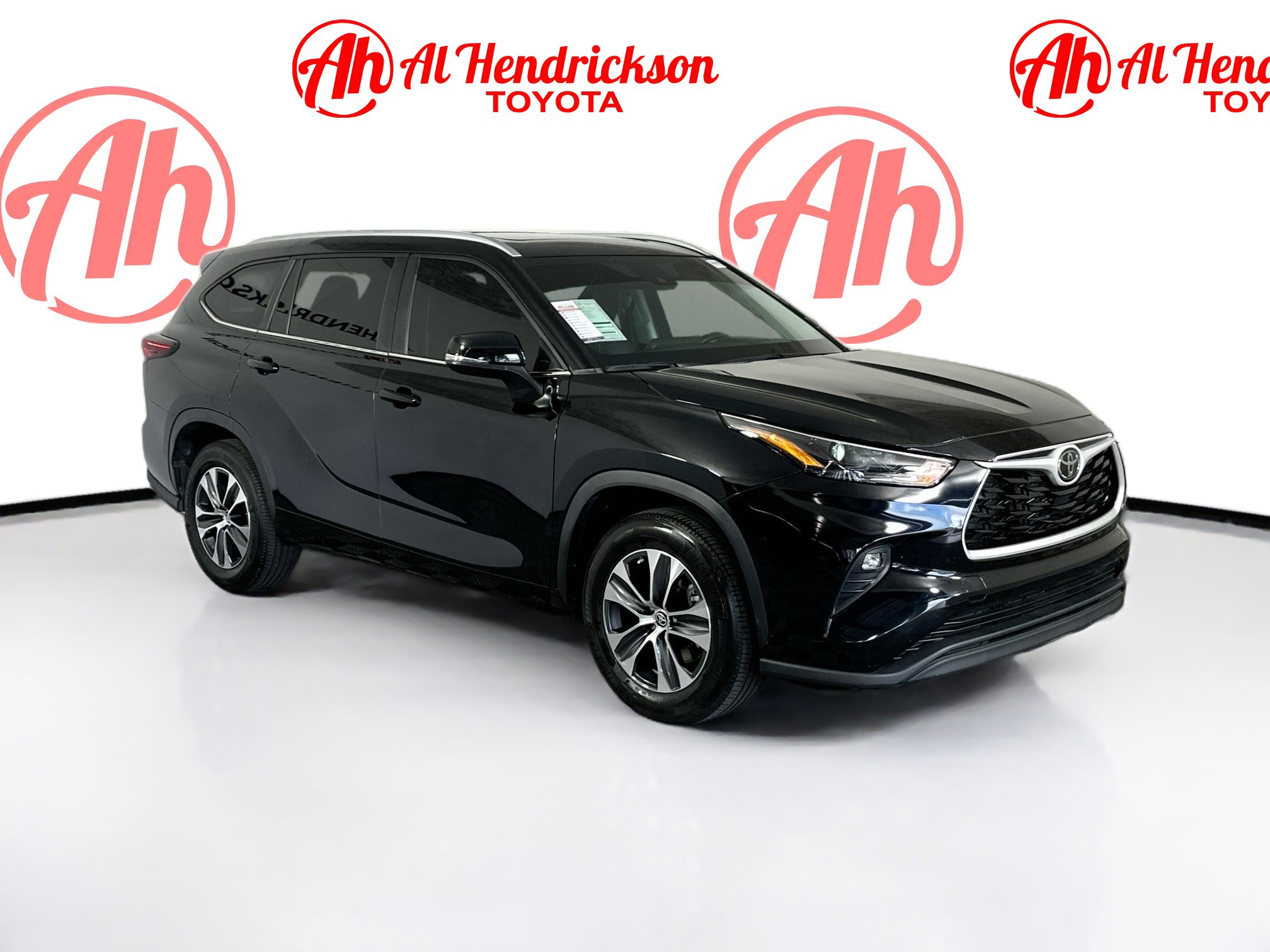 2024 Toyota Highlander XLE's photo
