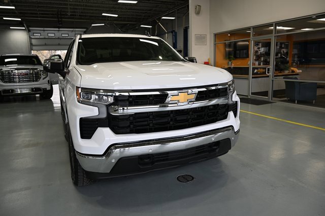 2026 Chevrolet Silverado 1500 LT photo 3