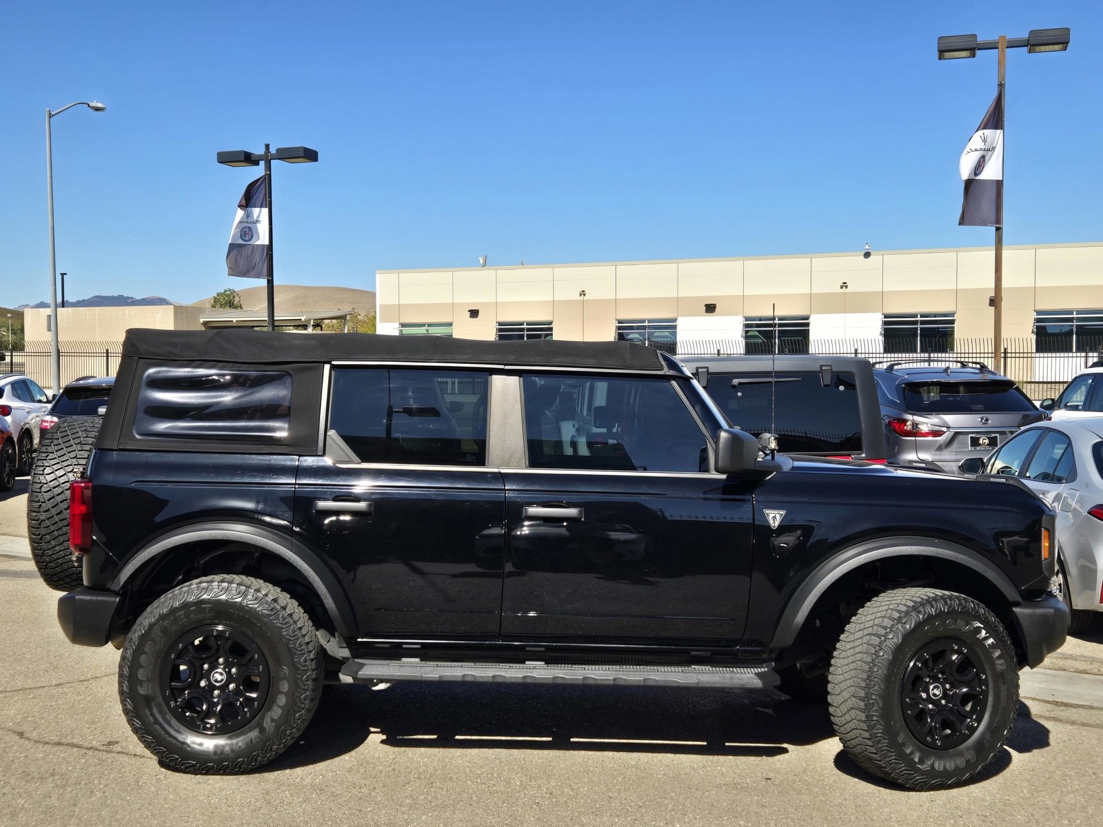 2022 Ford Bronco Base photo 3