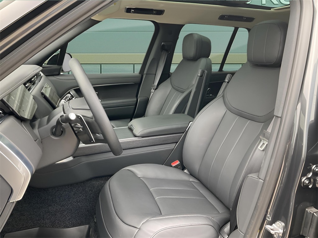 2025 Land Rover Range Rover SE photo 9