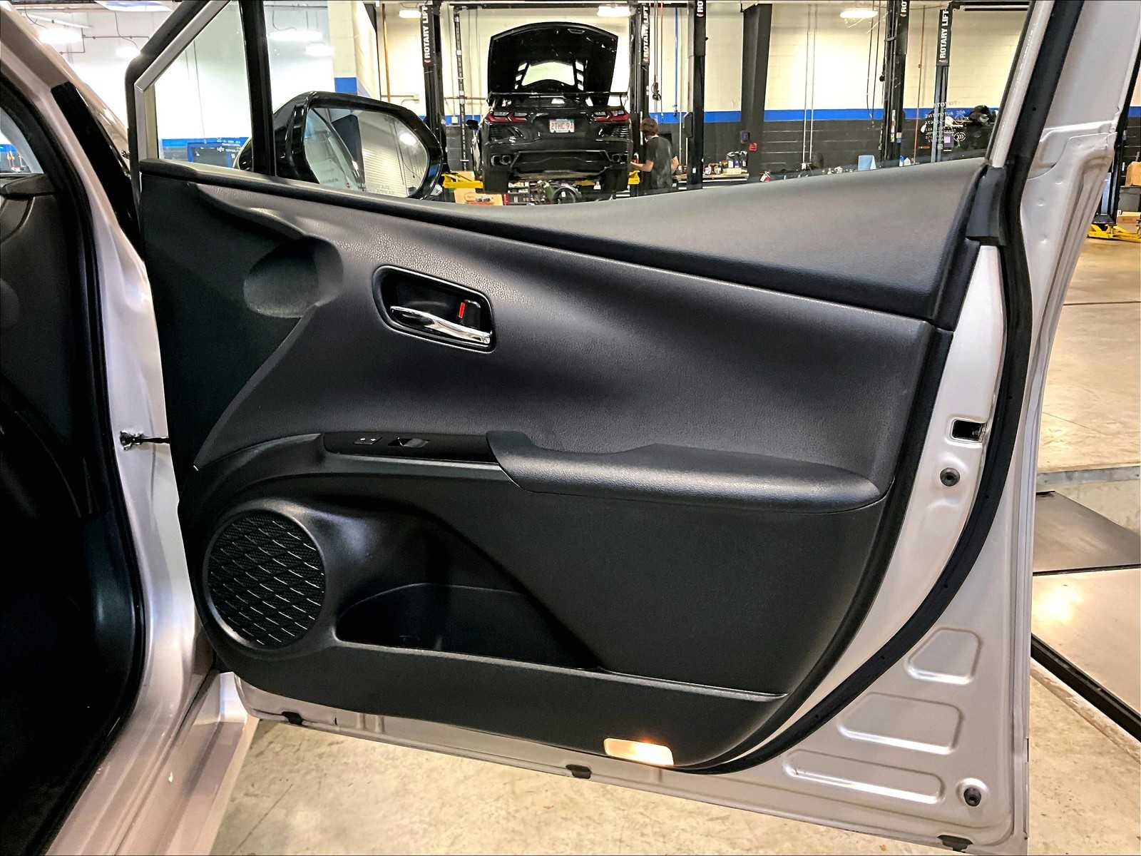 2020 Toyota Prius Prime XLE photo 12