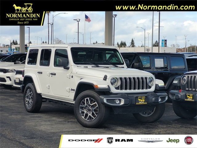 2025 Jeep Wrangler 4-Door Sahara's photo