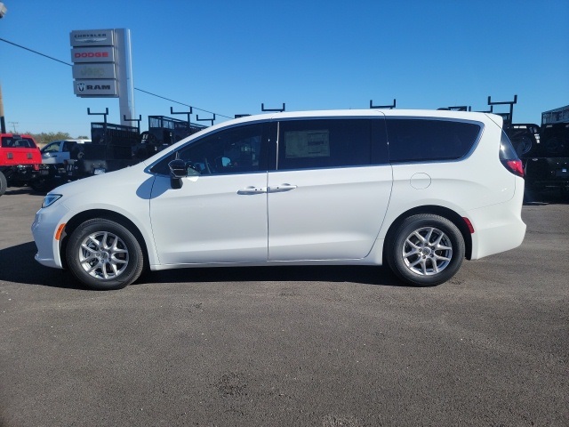 2025 Chrysler Pacifica photo 2