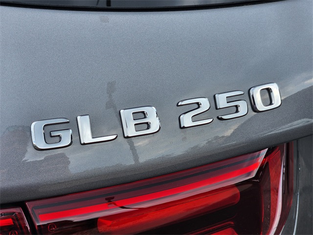 2026 Mercedes Benz GLB 250 4MATIC photo 12