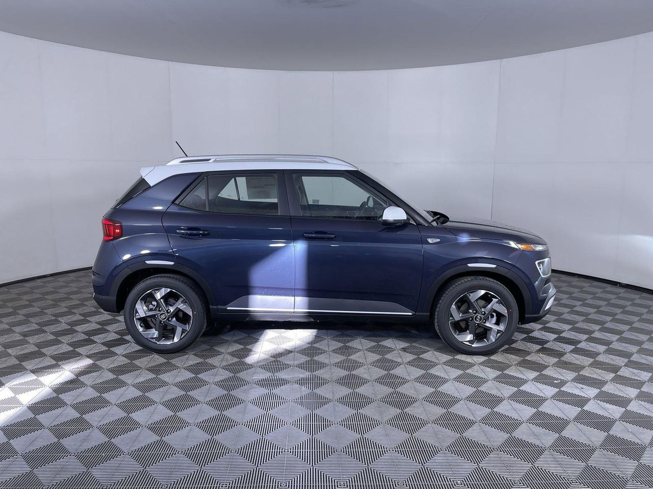 2025 Hyundai Venue Limited photo 4