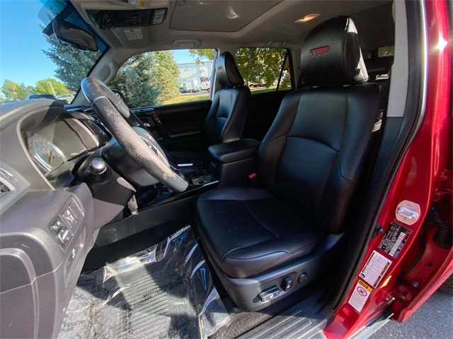 2017 Toyota 4Runner TRD Off-Road Premium photo 3