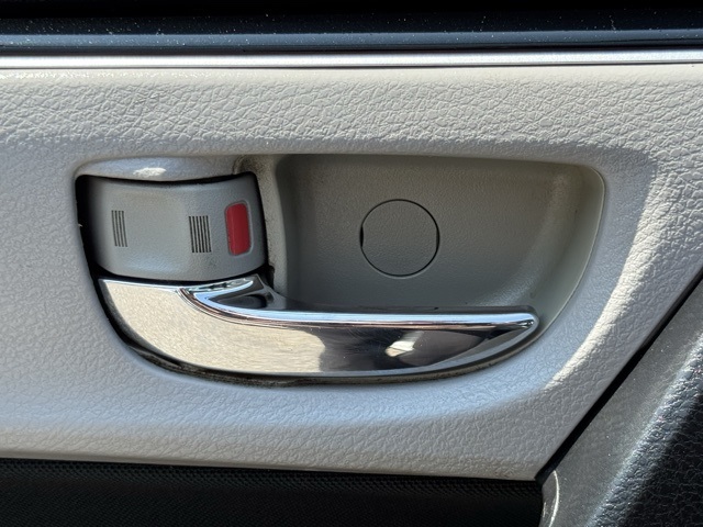 2017 Toyota Corolla L photo 11