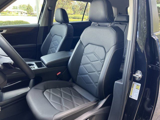 2025 Volkswagen Atlas SE photo 3