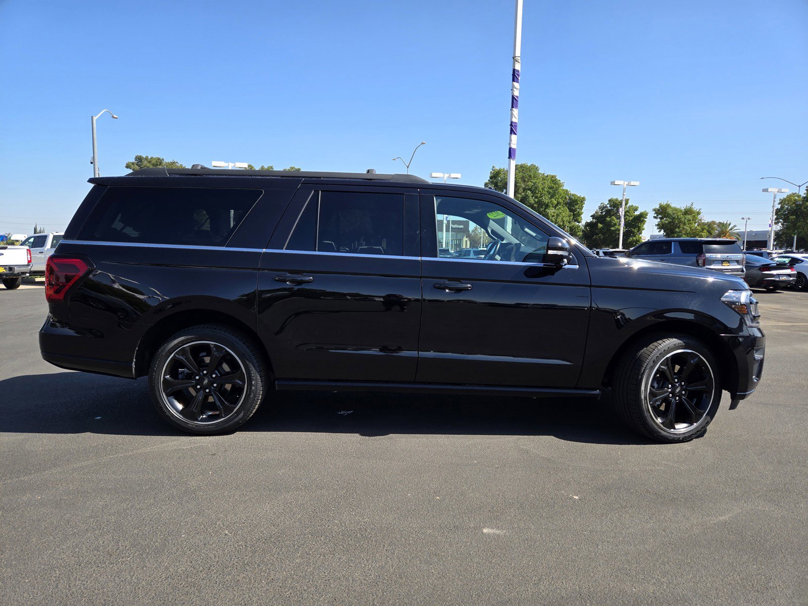 2022 Ford Expedition MAX Limited photo 2