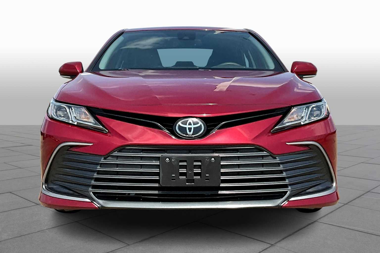 2022 Toyota Camry LE photo 3
