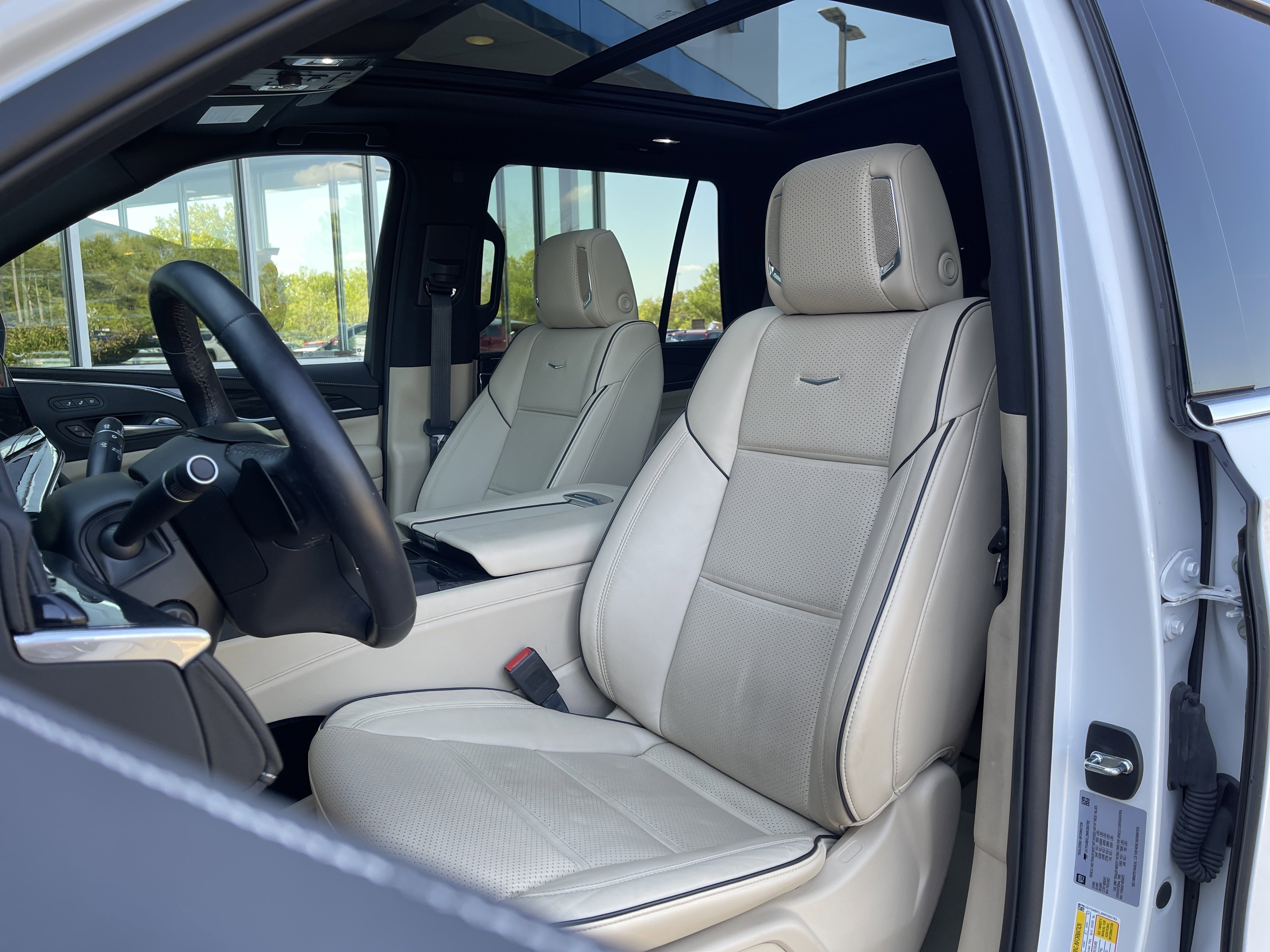 2022 Cadillac Escalade Premium Luxury photo 2