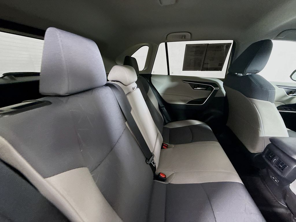 2023 Toyota RAV4 XLE photo 21