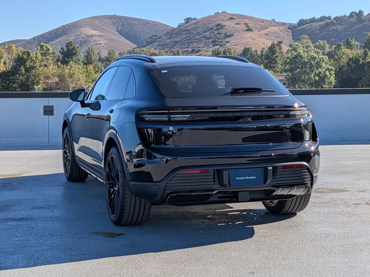 2025 Porsche Macan Electric Turbo photo 3