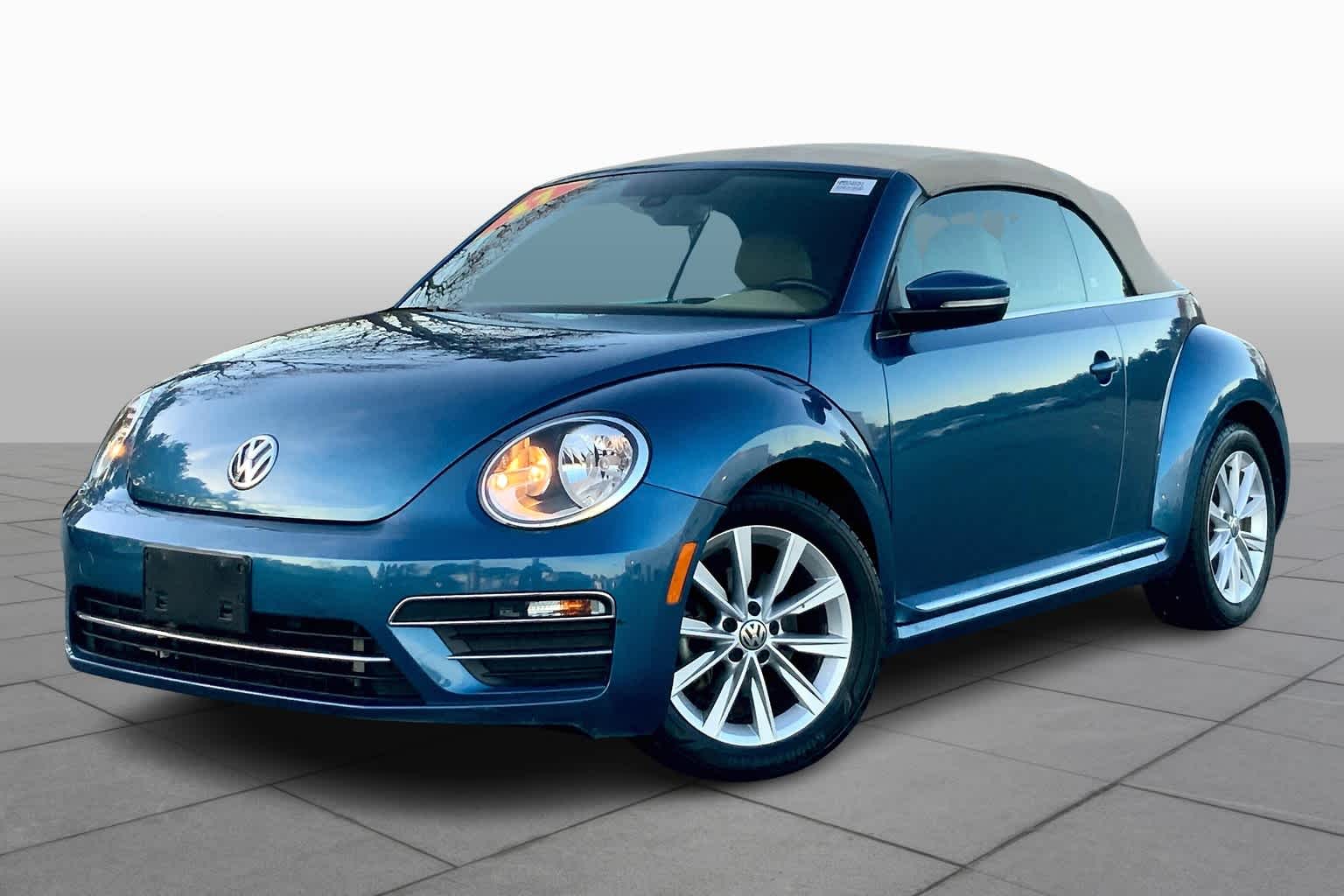 Pre-Owned 2017 Volkswagen Beetle 1.8T SE Convertible in Danvers 