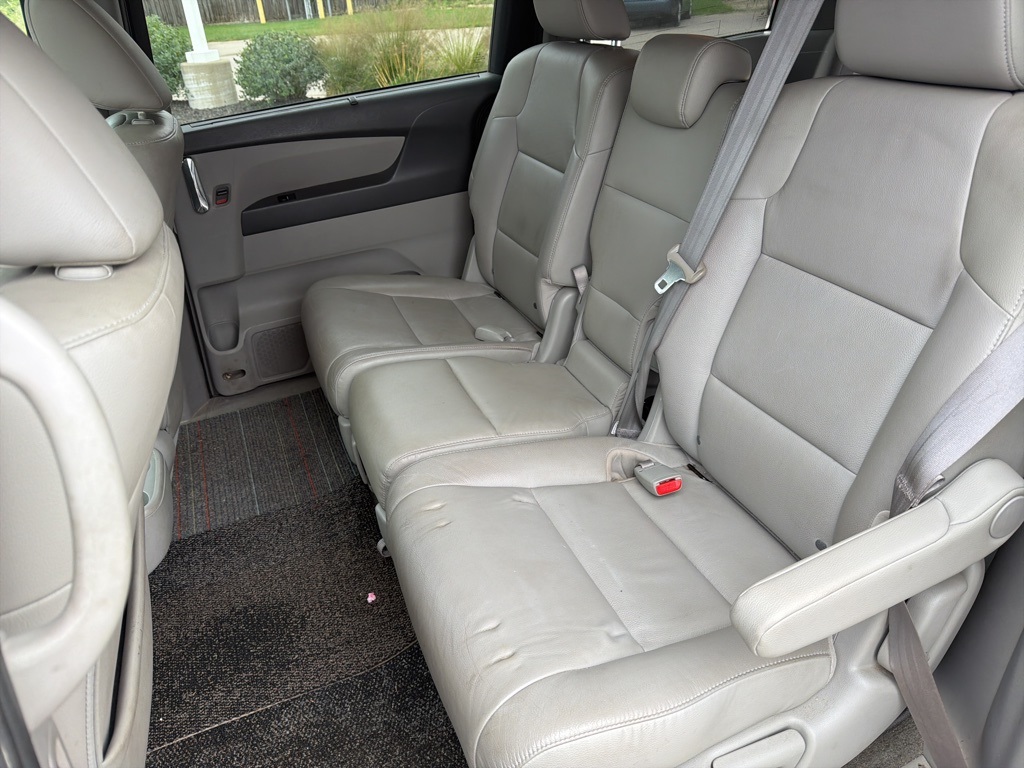 2014 Honda Odyssey Touring photo 4