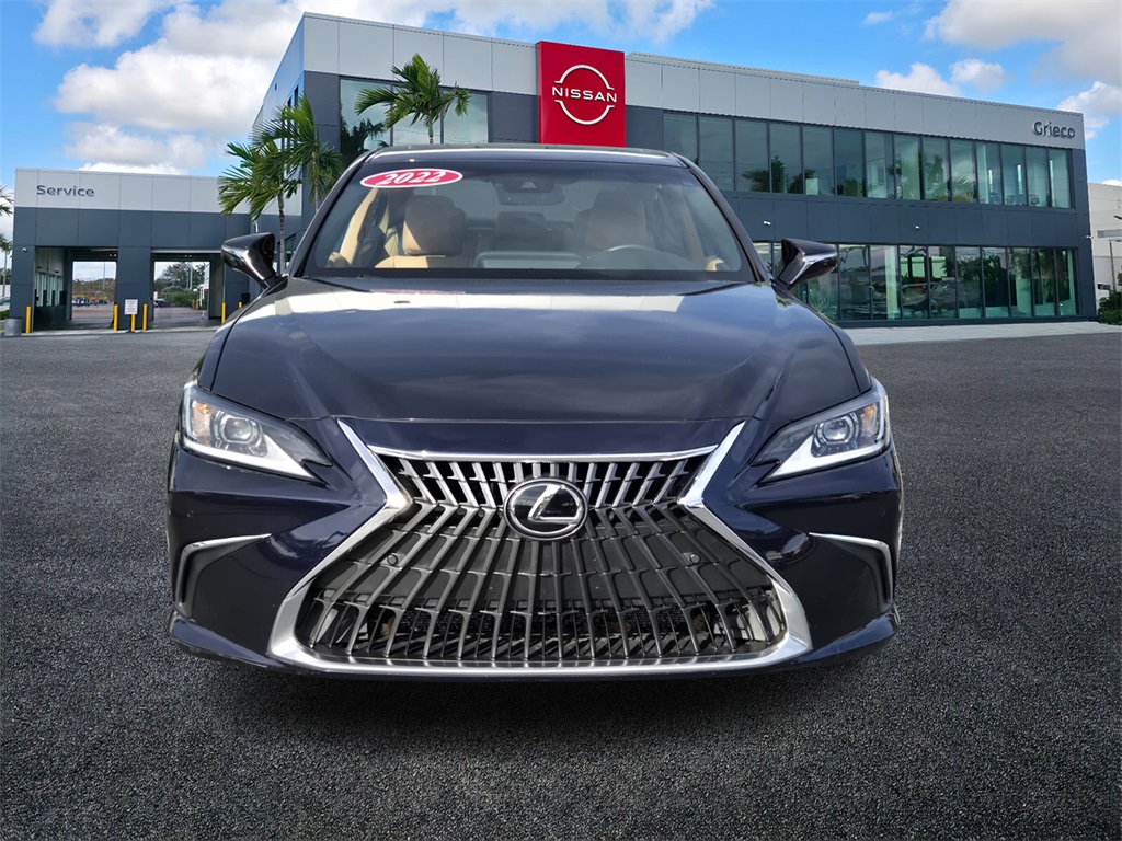 2022 Lexus ES 350's photo
