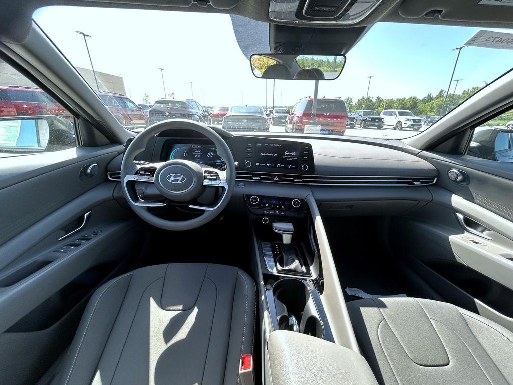 2025 Hyundai Elantra Hybrid Blue photo 12