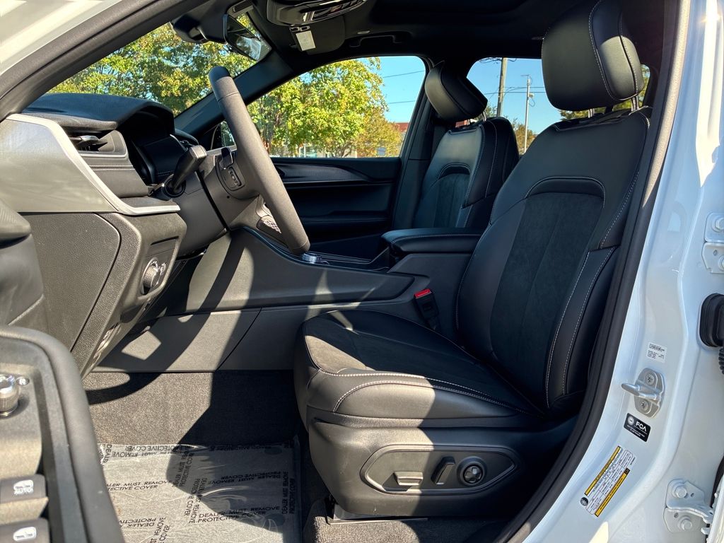 2025 Jeep Grand Cherokee Altitude X photo 9