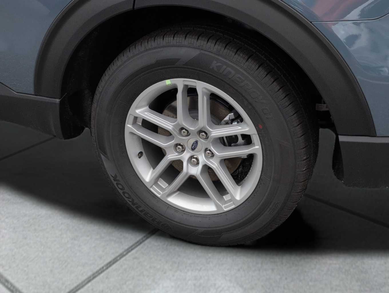 2025 Ford Explorer photo 15