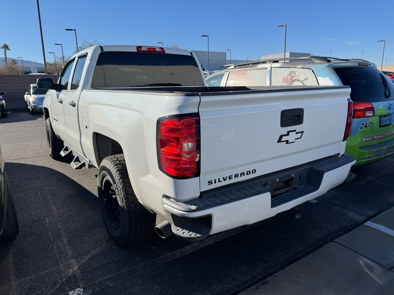 2017 Chevrolet Silverado 1500 Custom photo 3