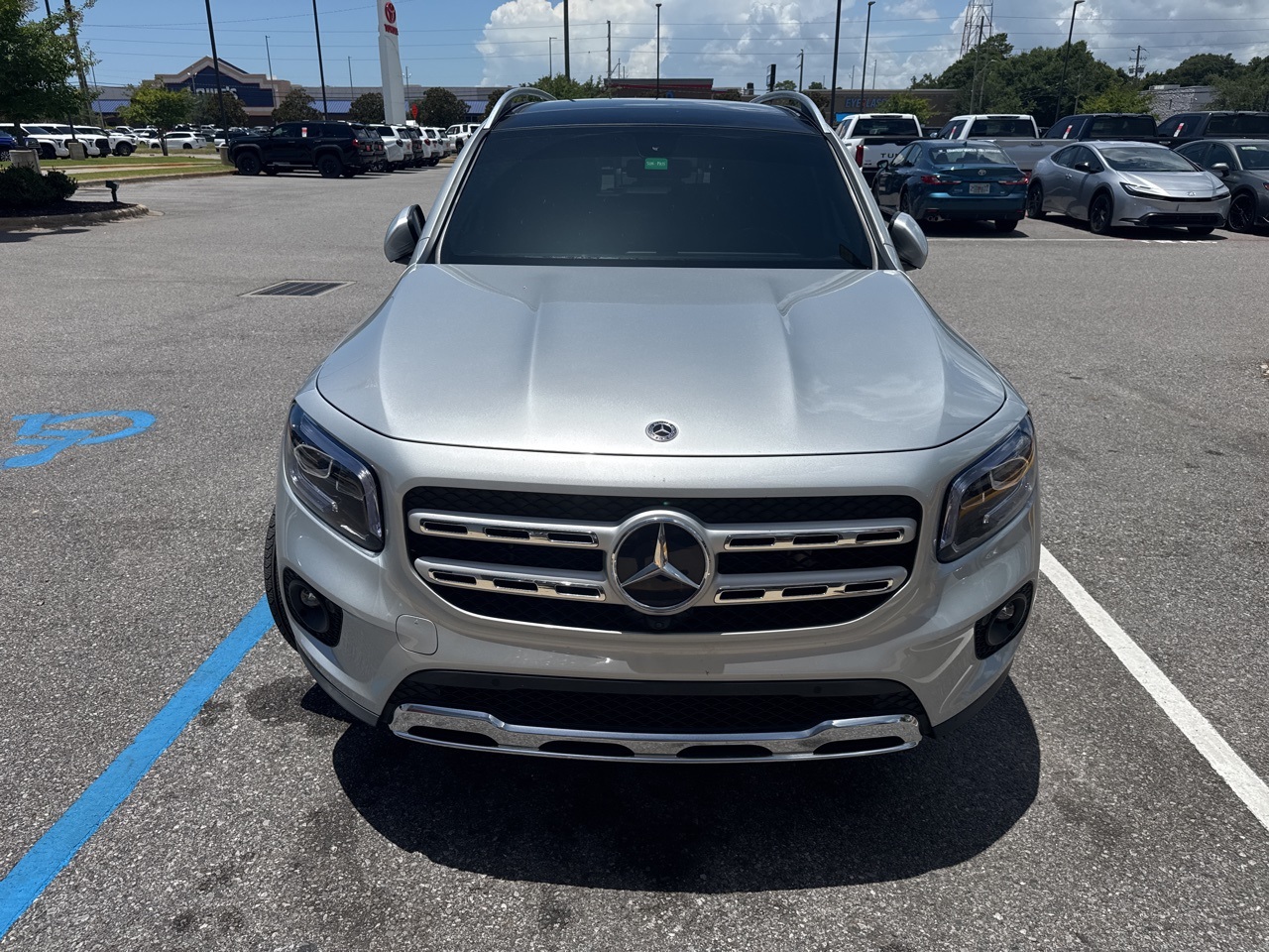 2023 Mercedes Benz GLB 250 4MATIC photo 2