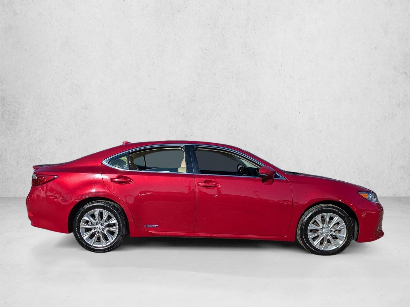 2015 Lexus ES 300h photo 4