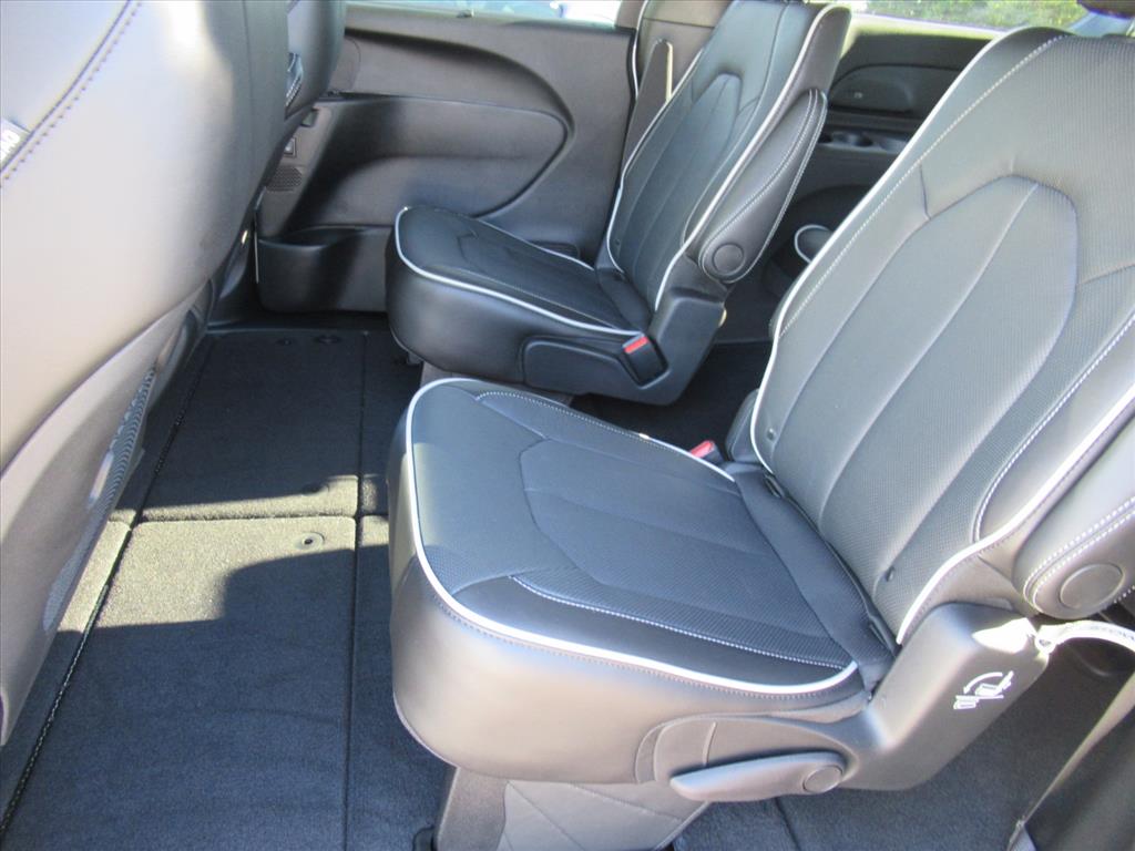2026 Chrysler Pacifica Limited photo 28
