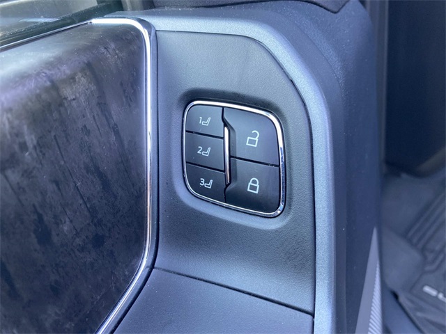 2023 Ford F-250 Lariat photo 19