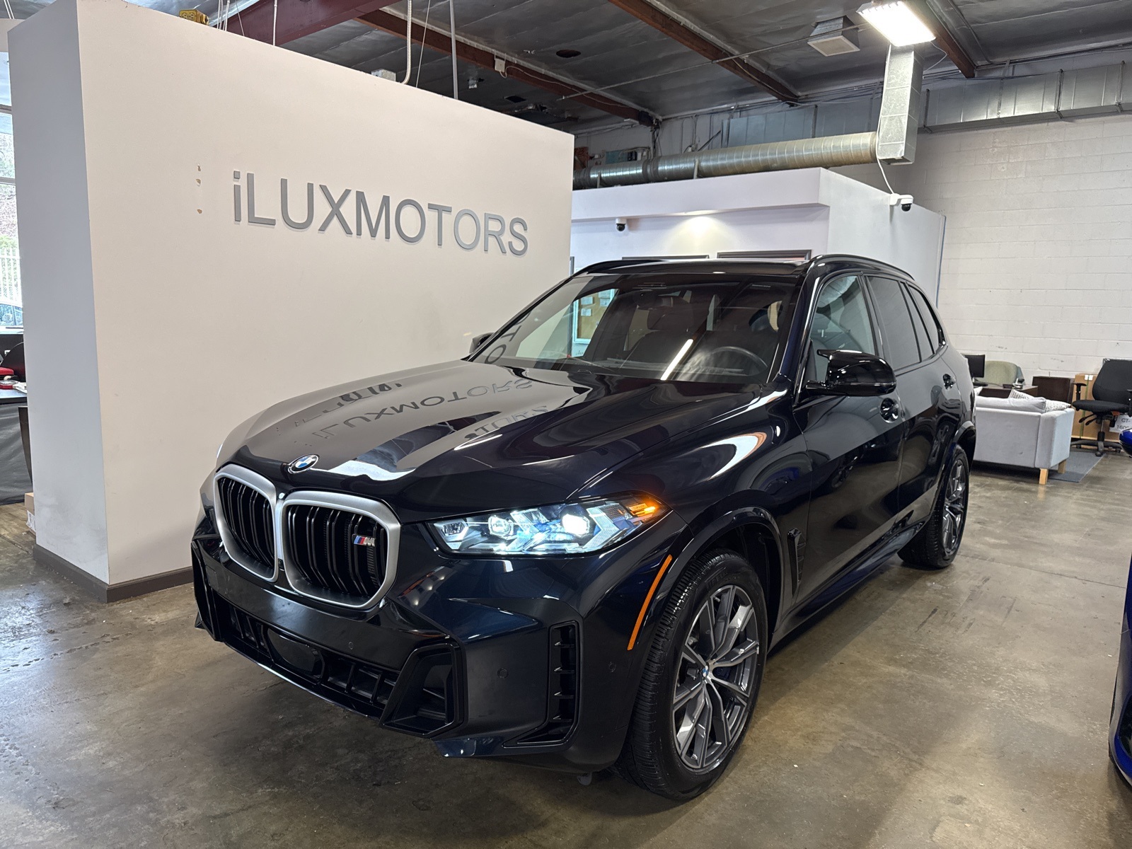 2025 BMW X5 M60i's photo