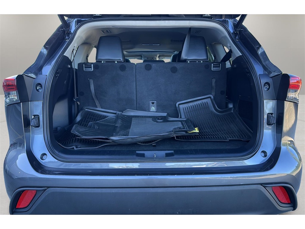 2023 Toyota Highlander XLE photo 28