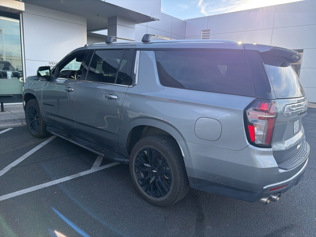 2023 Chevrolet Suburban Premier photo 3