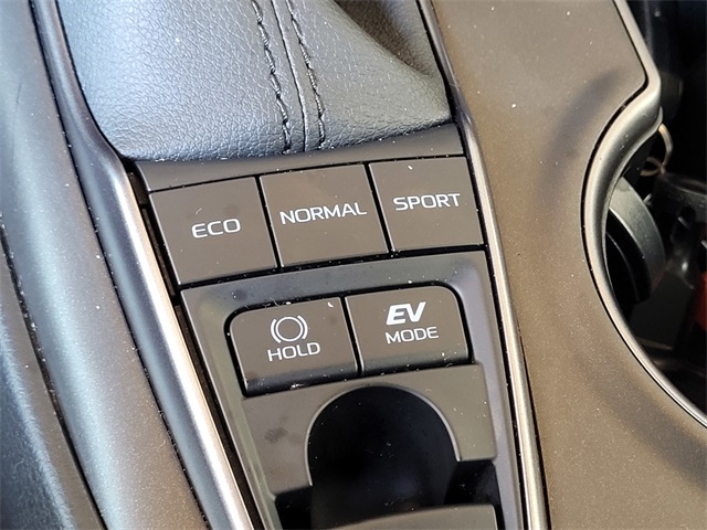 2024 Toyota Camry Hybrid XSE photo 16