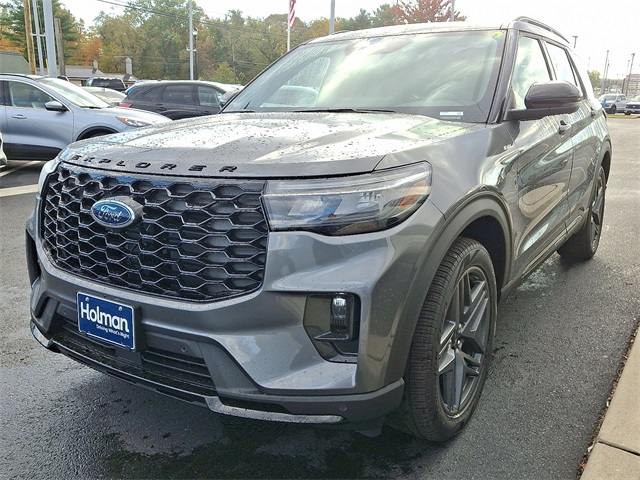 2026 Ford Explorer ST-Line photo 3