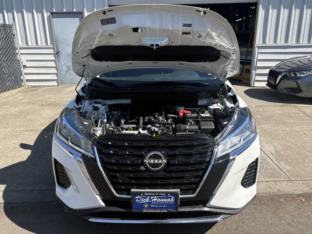 2023 Nissan Kicks SV photo 3
