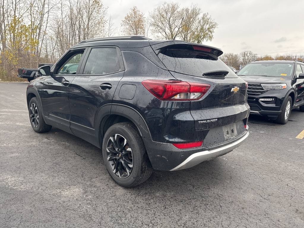 2021 Chevrolet Trailblazer LT photo 2