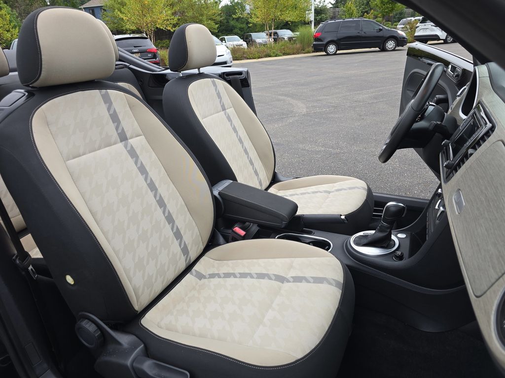 2018 Volkswagen Beetle SE Coast photo 10